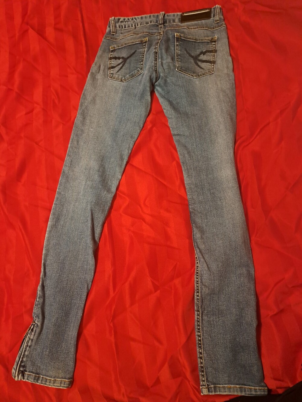 Classic Women's Light Wash Skinny Jeans